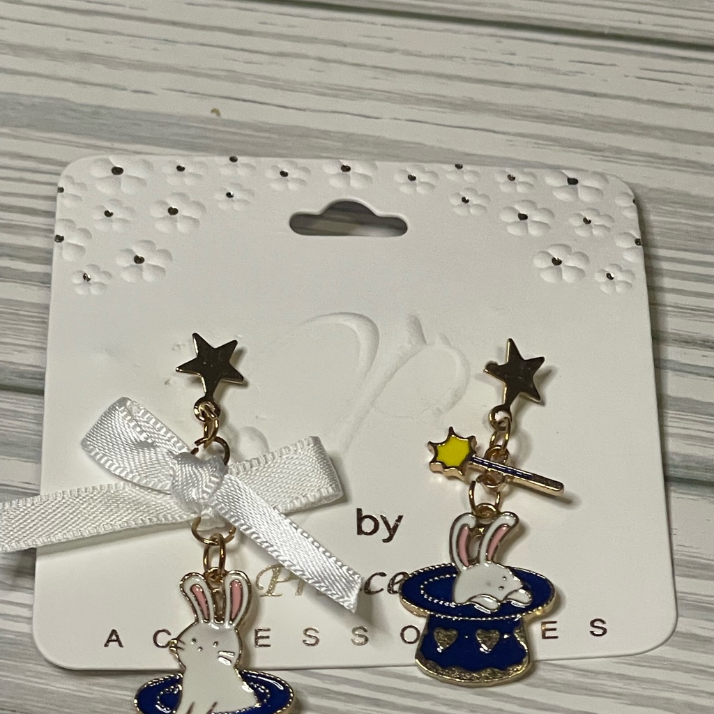Sale 2 X 10 Magic Bunny Star Earrings 8$